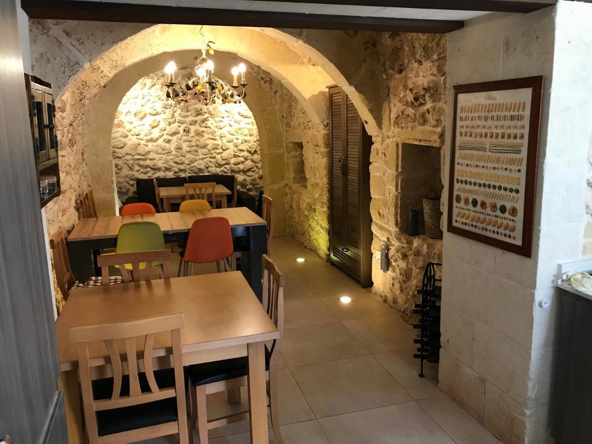 The Cloisters Bed And Breakfast Xaghra Bagian luar foto