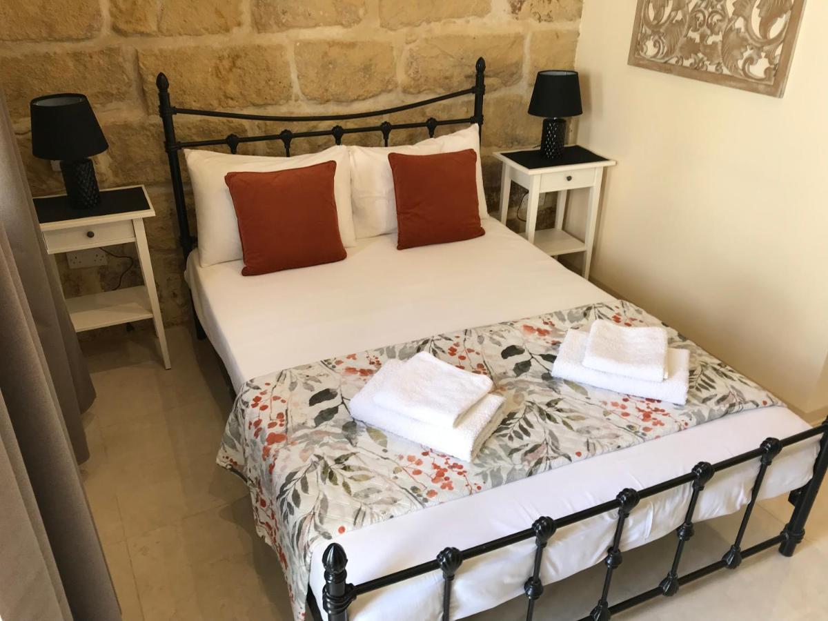 The Cloisters Bed And Breakfast Xaghra Bagian luar foto