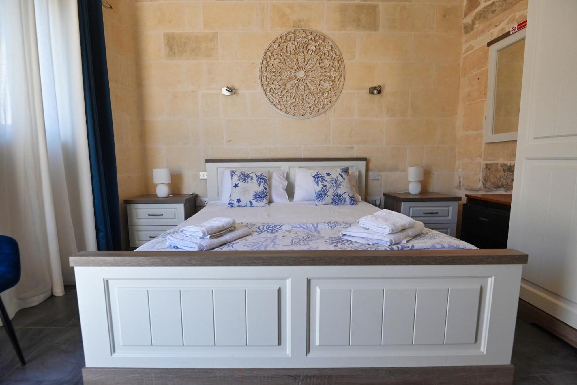 The Cloisters Bed And Breakfast Xaghra Bagian luar foto