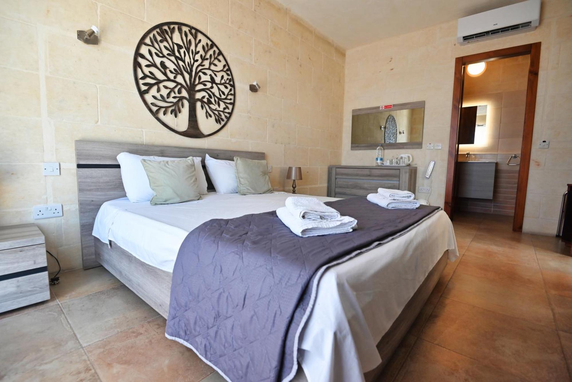The Cloisters Bed And Breakfast Xaghra Bagian luar foto