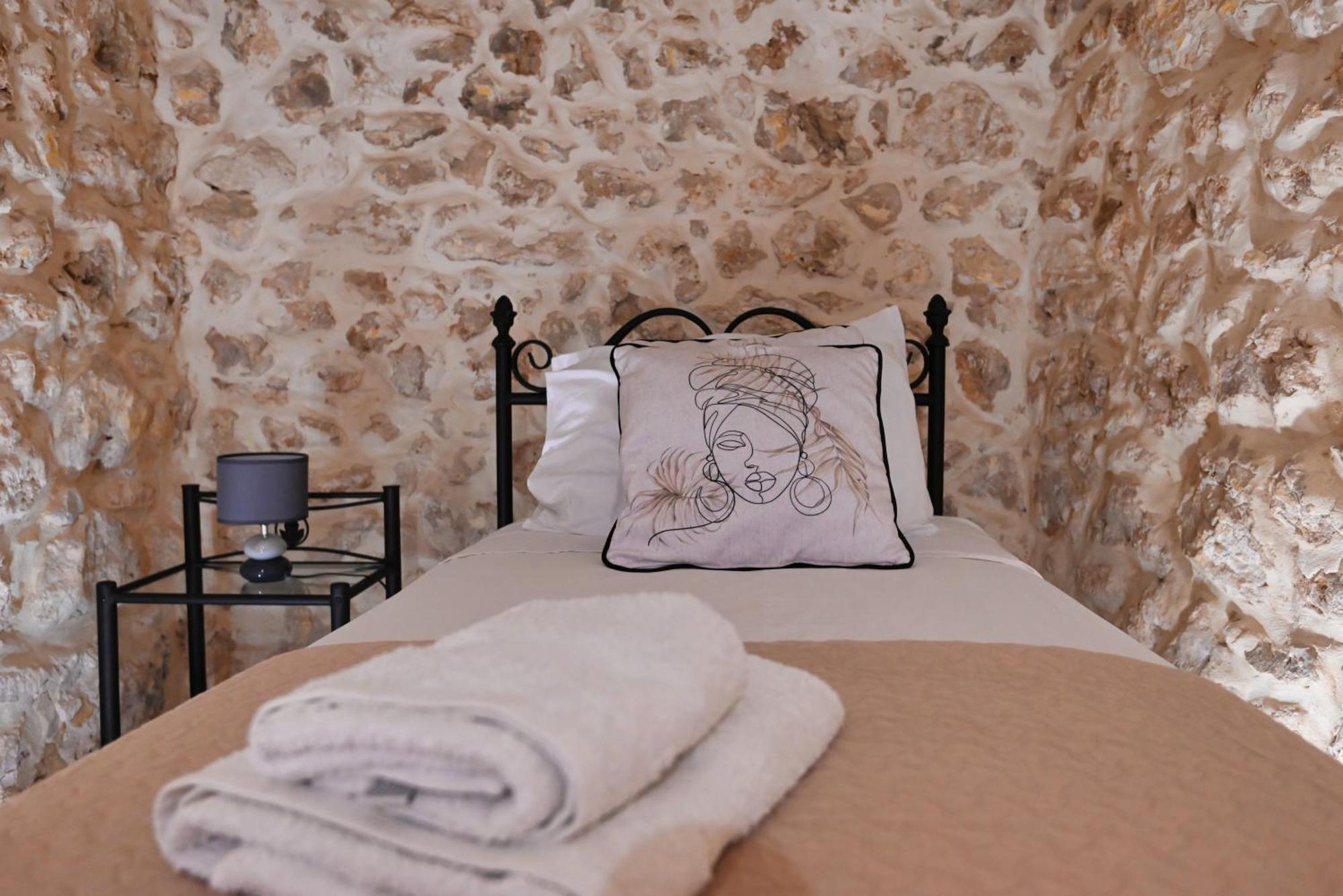 The Cloisters Bed And Breakfast Xaghra Bagian luar foto