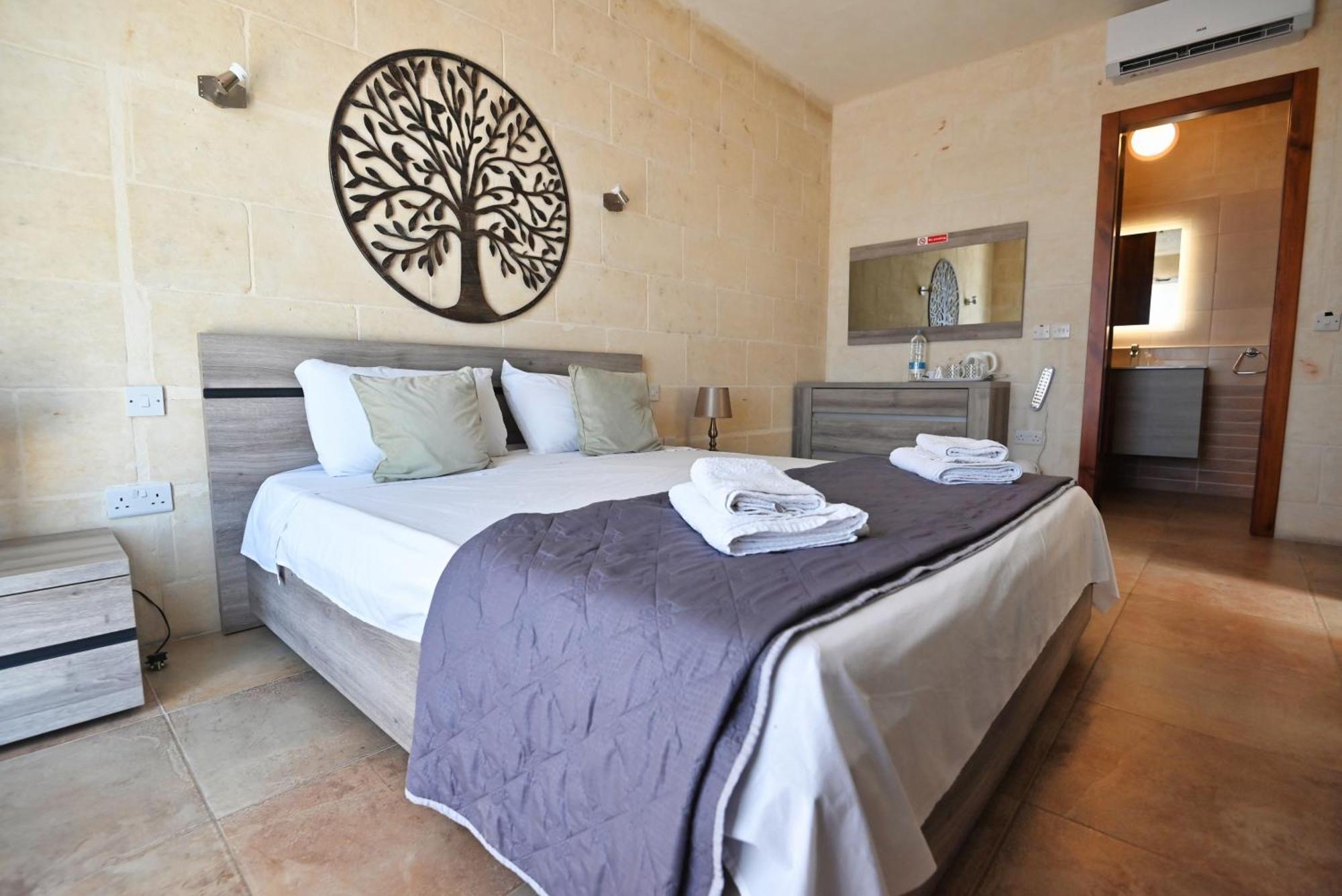 The Cloisters Bed And Breakfast Xaghra Bagian luar foto