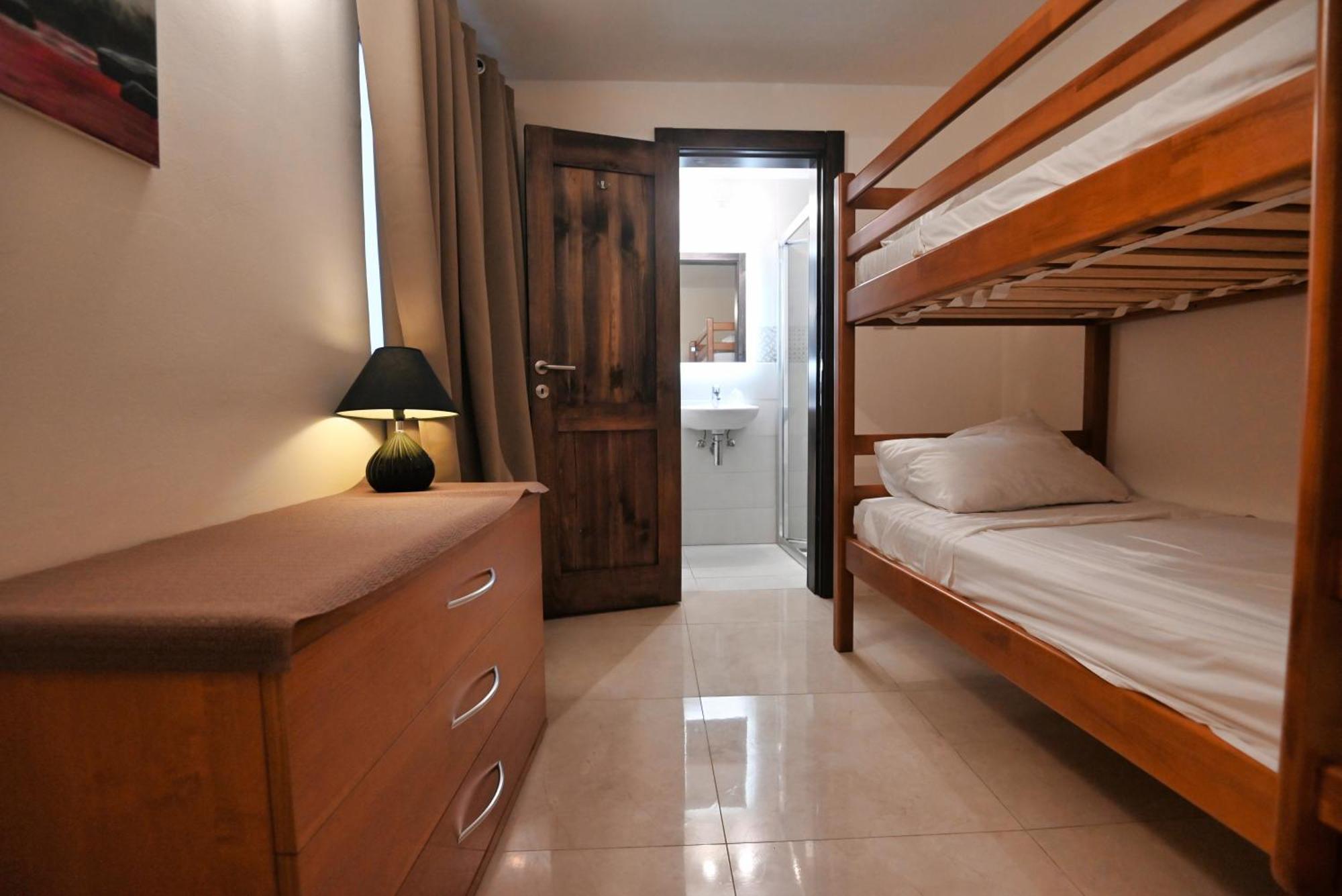 The Cloisters Bed And Breakfast Xaghra Bagian luar foto