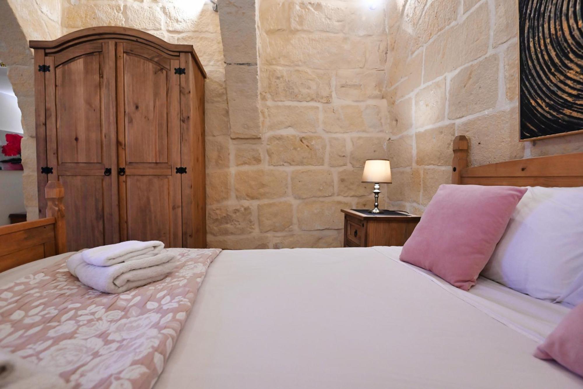 The Cloisters Bed And Breakfast Xaghra Bagian luar foto