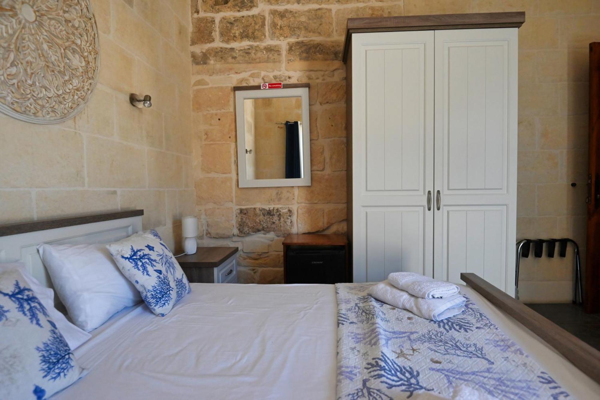 The Cloisters Bed And Breakfast Xaghra Bagian luar foto