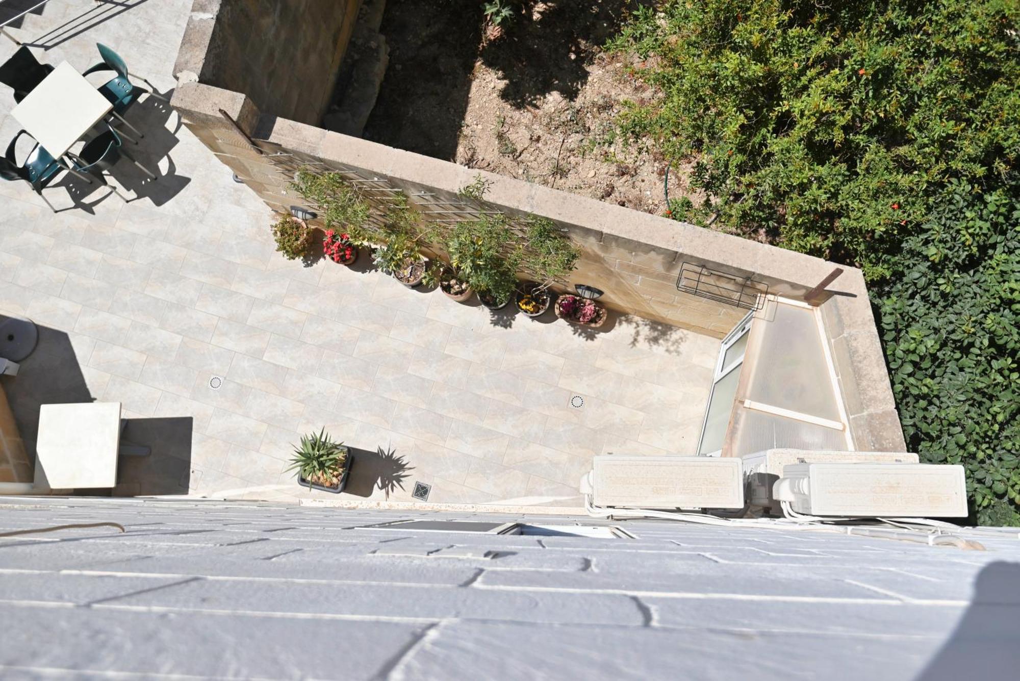 The Cloisters Bed And Breakfast Xaghra Bagian luar foto