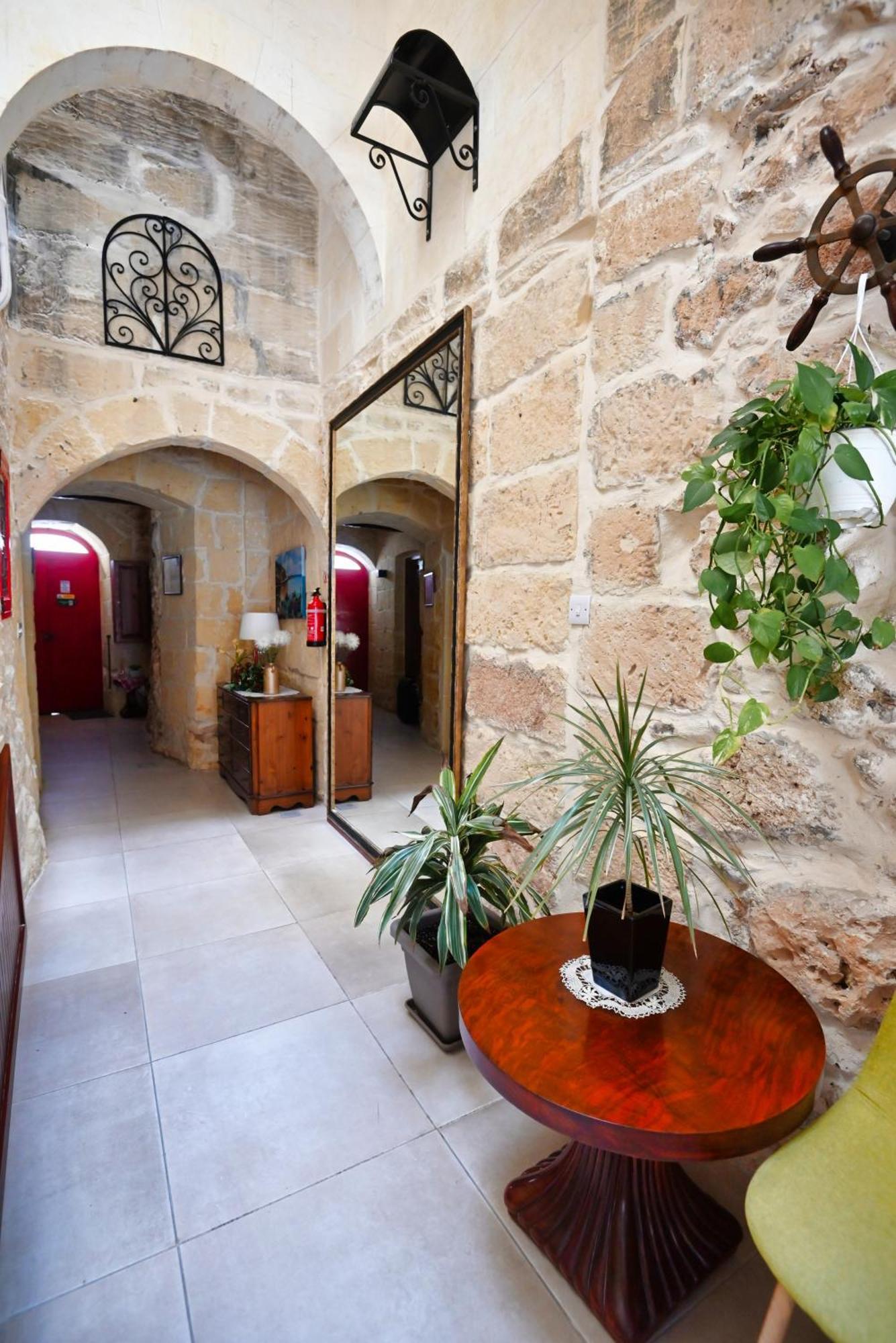 The Cloisters Bed And Breakfast Xaghra Bagian luar foto
