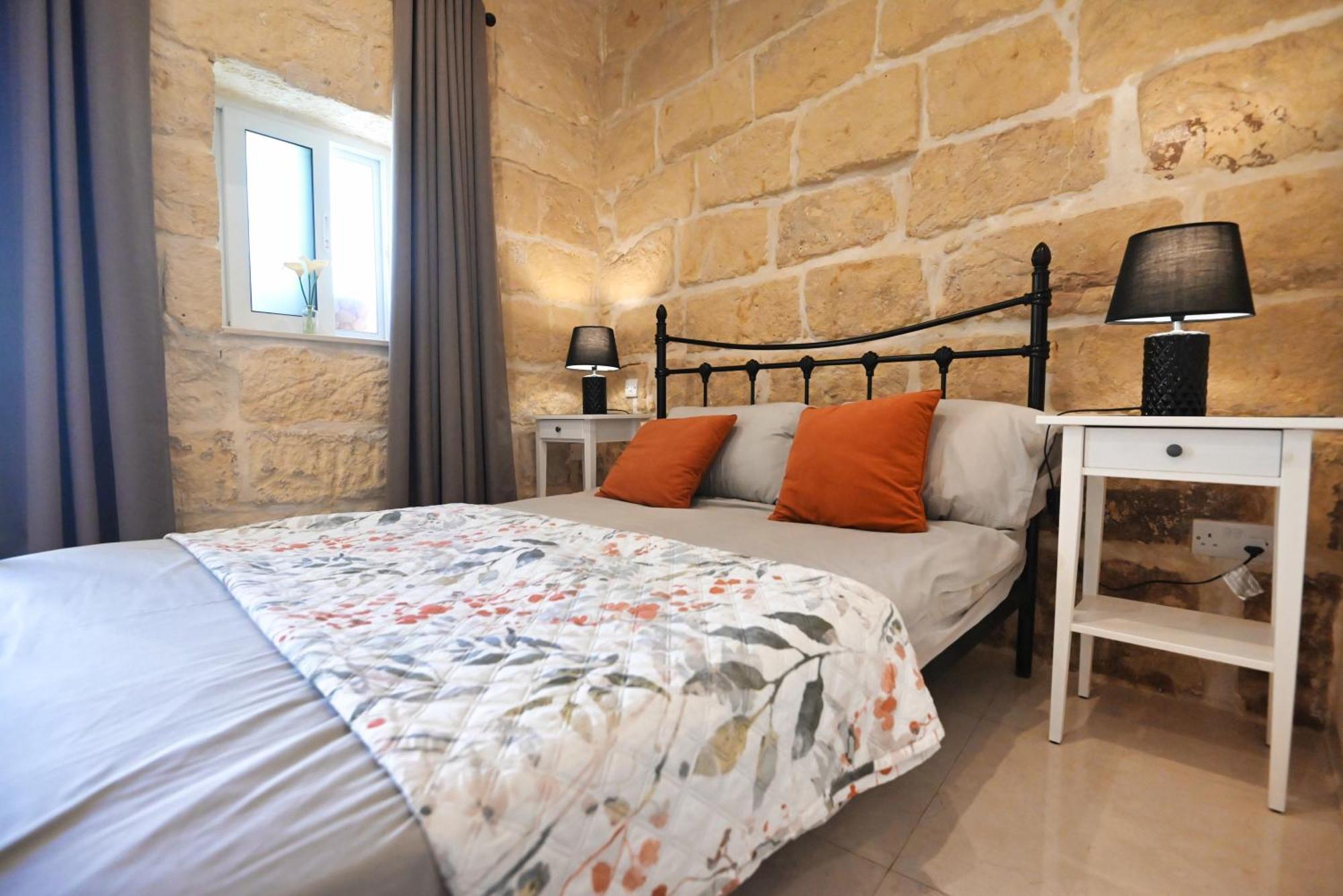 The Cloisters Bed And Breakfast Xaghra Bagian luar foto