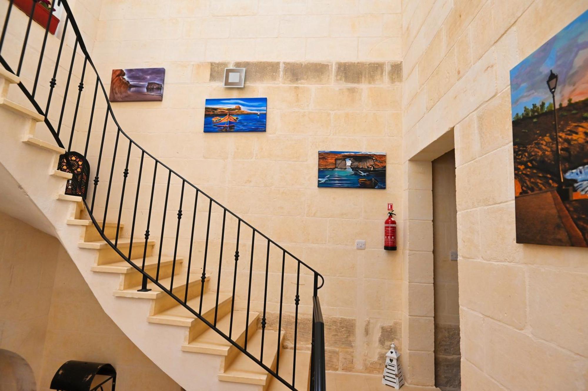 The Cloisters Bed And Breakfast Xaghra Bagian luar foto