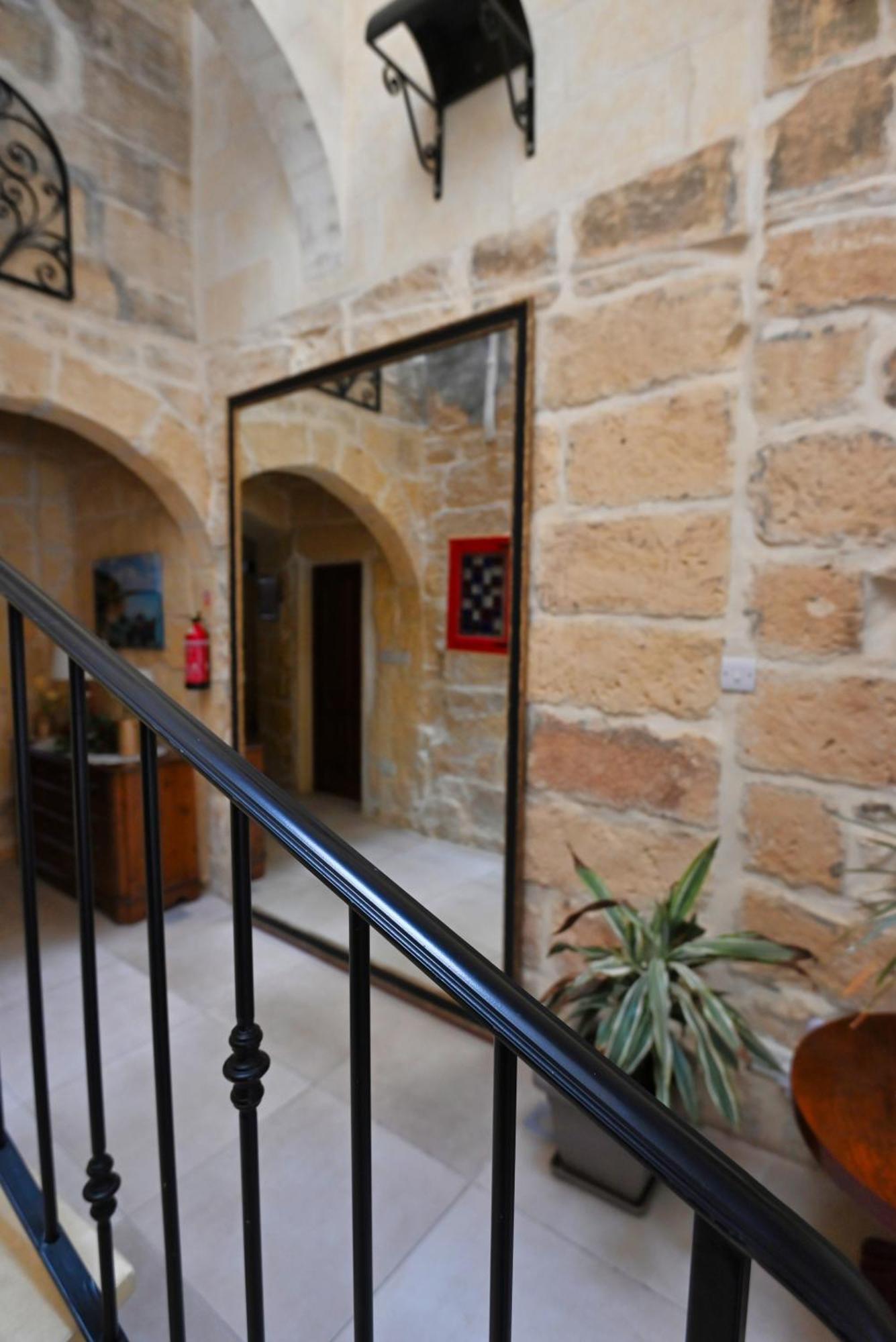 The Cloisters Bed And Breakfast Xaghra Bagian luar foto