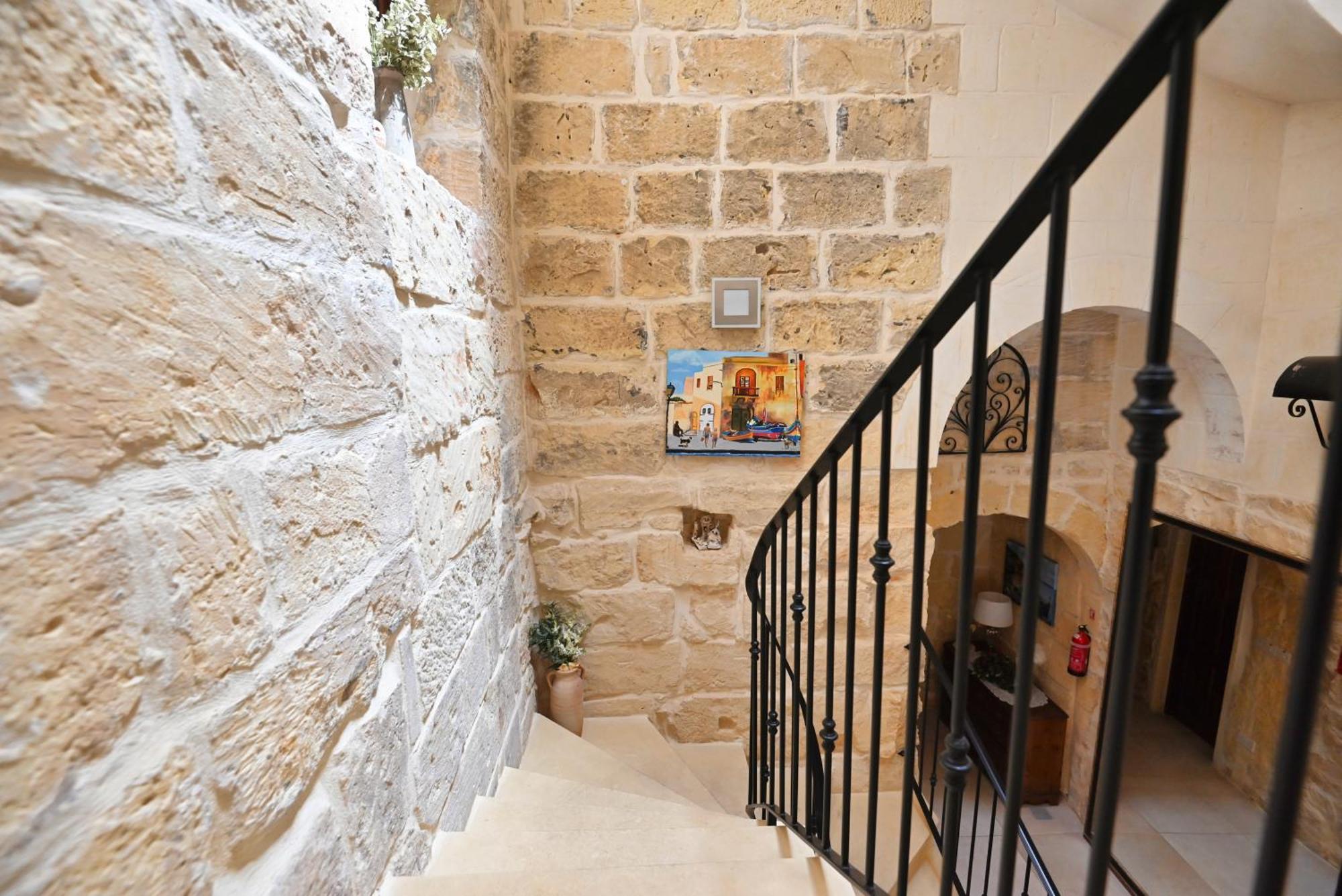 The Cloisters Bed And Breakfast Xaghra Bagian luar foto