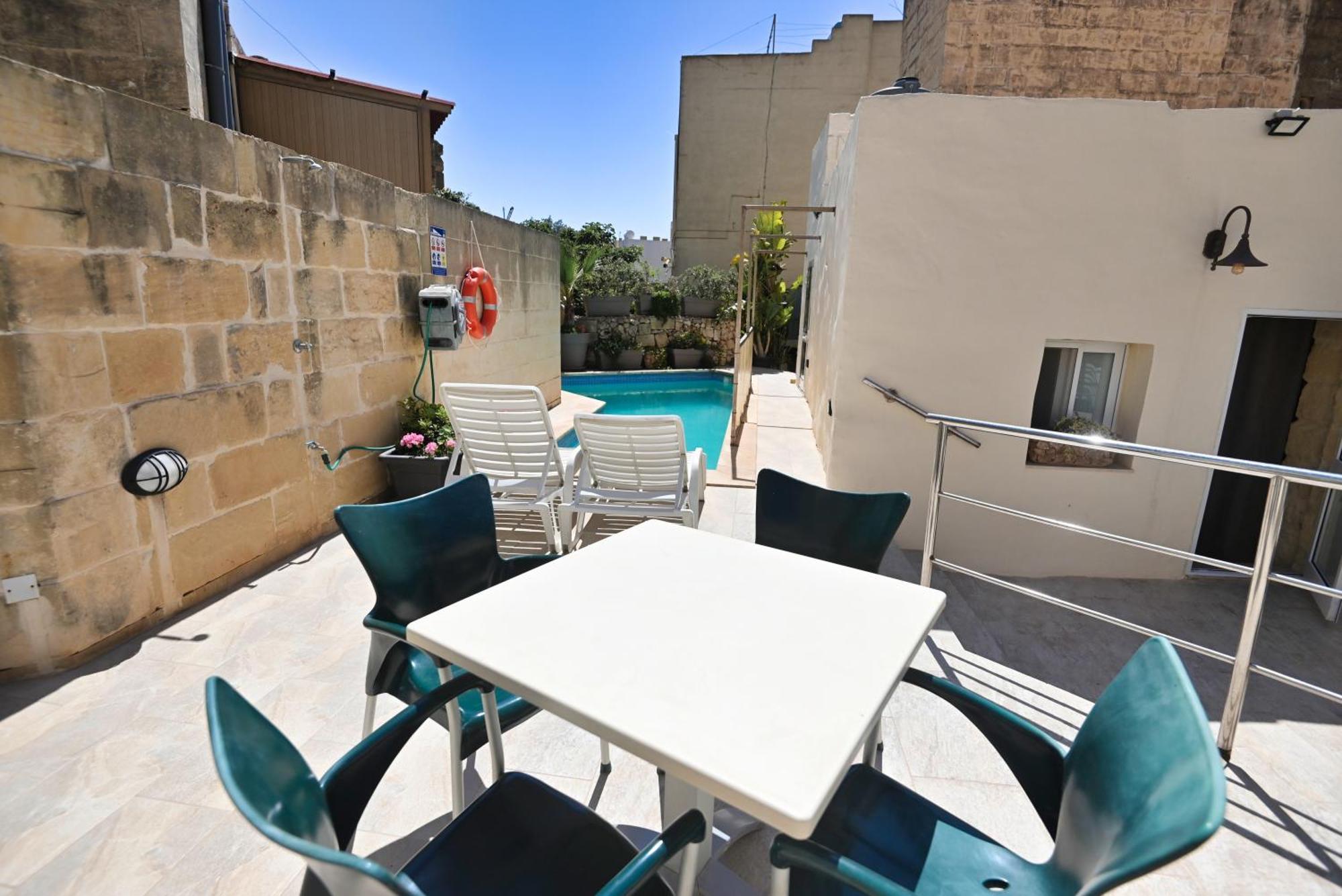 The Cloisters Bed And Breakfast Xaghra Bagian luar foto