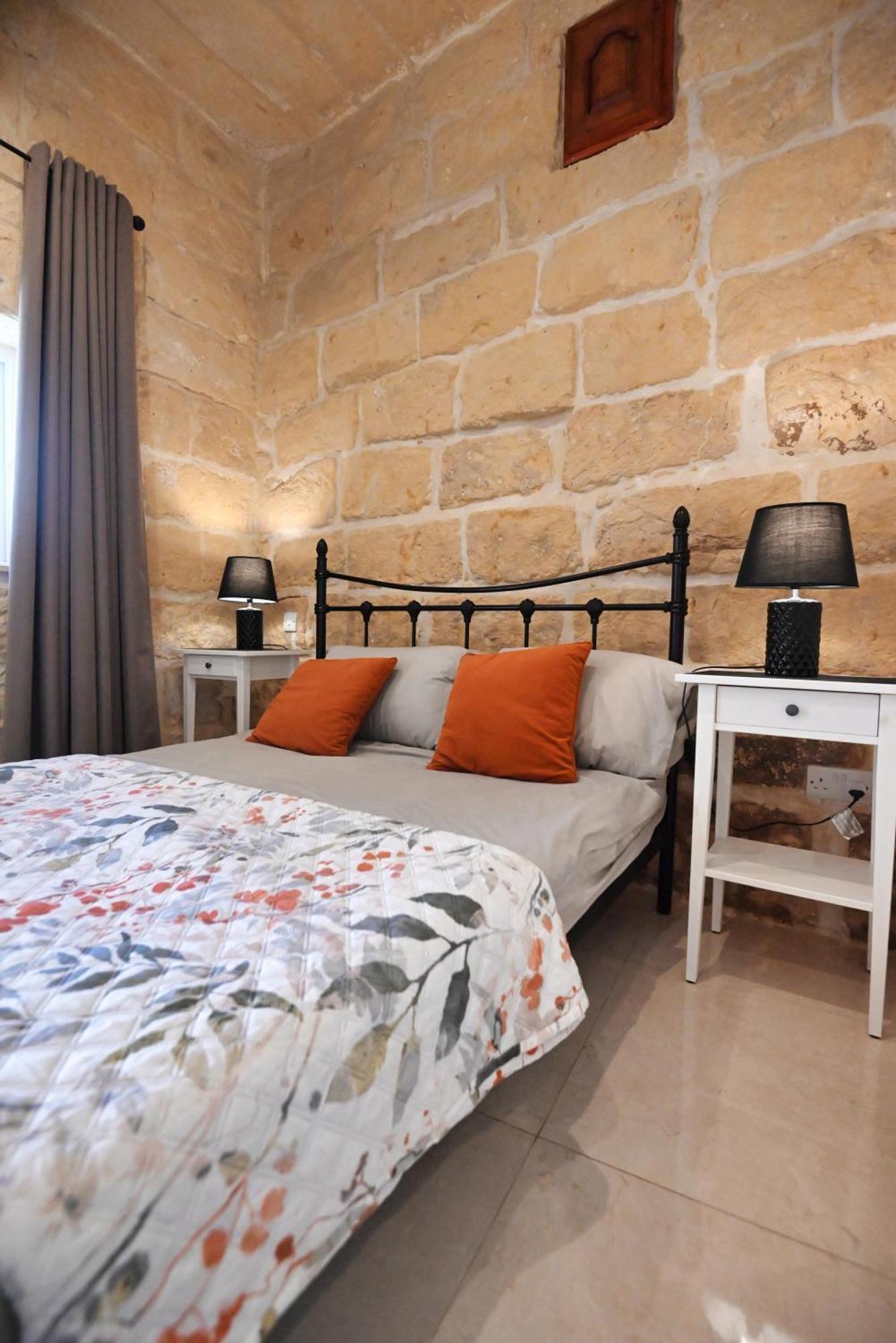 The Cloisters Bed And Breakfast Xaghra Bagian luar foto