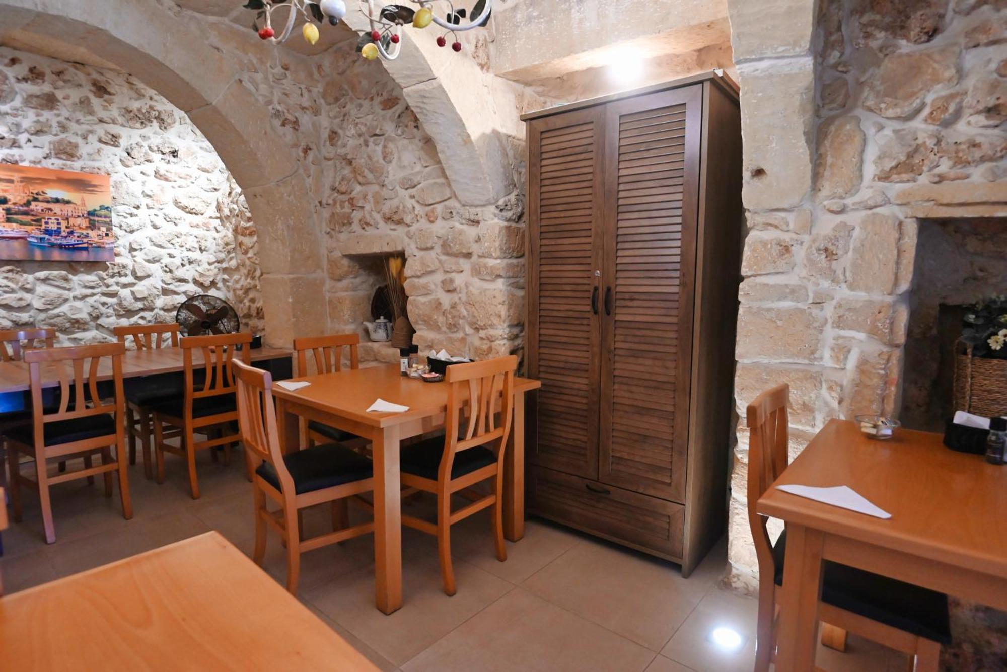 The Cloisters Bed And Breakfast Xaghra Bagian luar foto