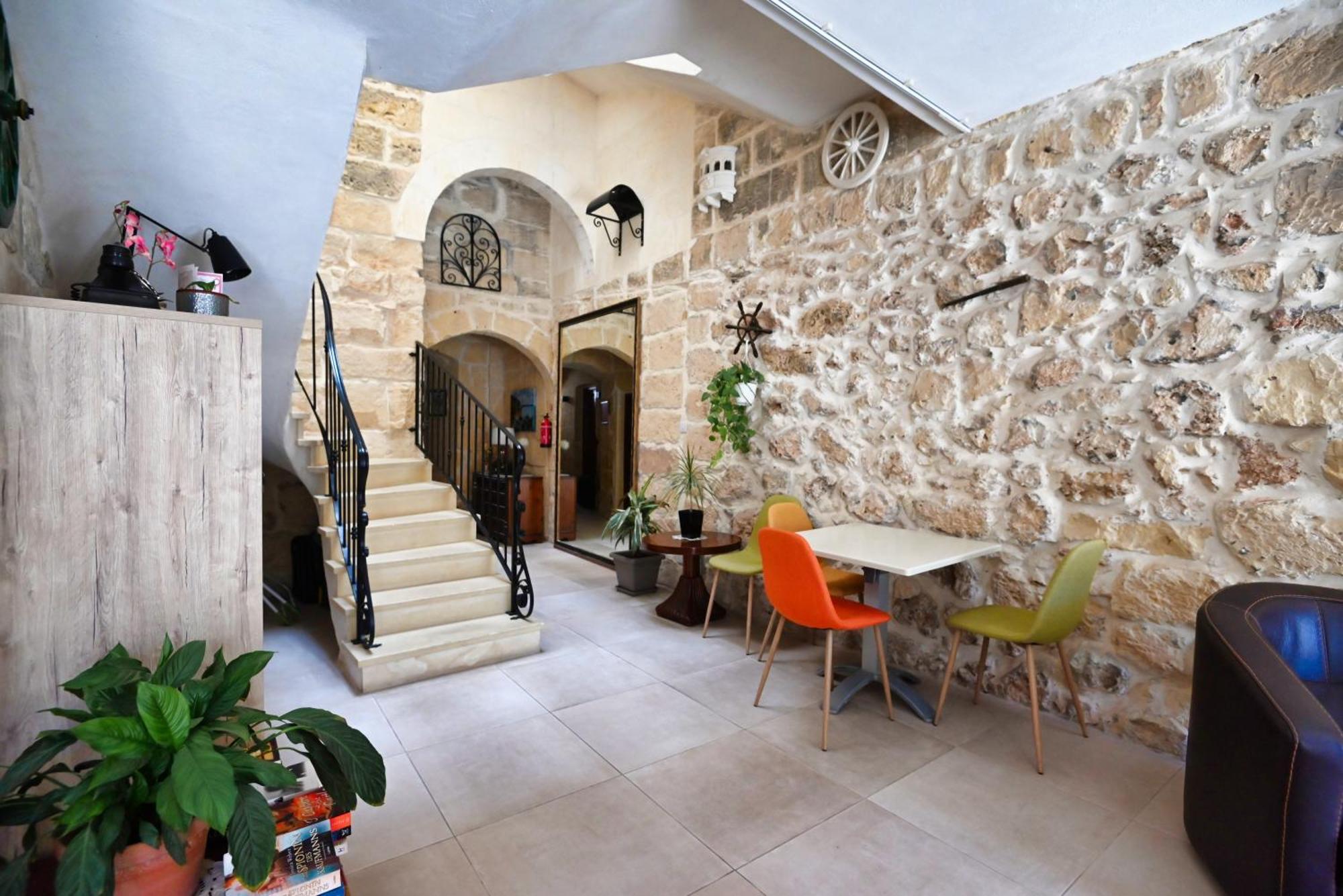 The Cloisters Bed And Breakfast Xaghra Bagian luar foto