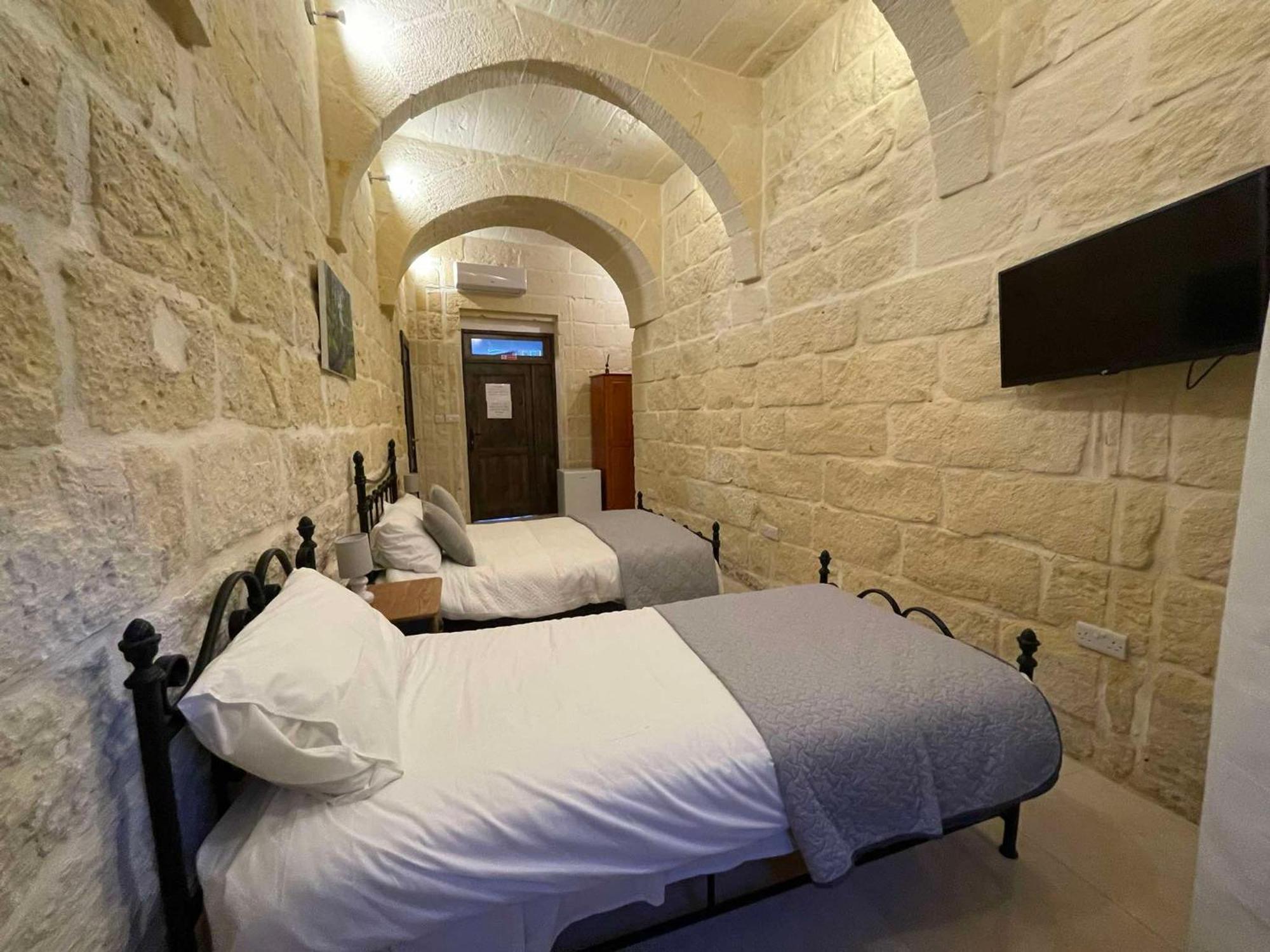 The Cloisters Bed And Breakfast Xaghra Bagian luar foto